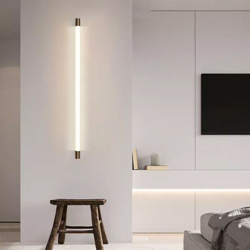 Golden Minimalist Wall Lamp for Modern Spaces