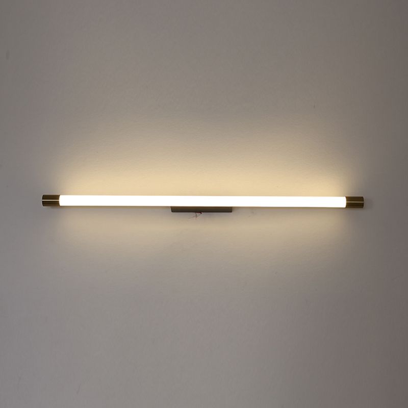 Golden Minimalist Wall Lamp for Modern Spaces