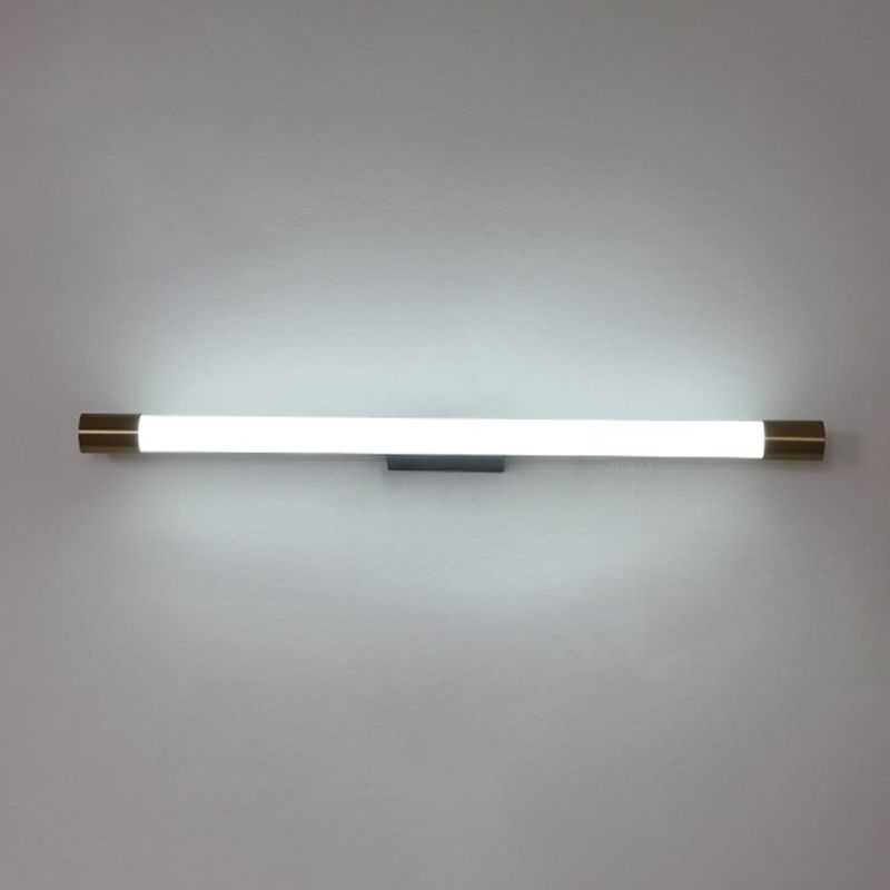 Golden Minimalist Wall Lamp for Modern Spaces