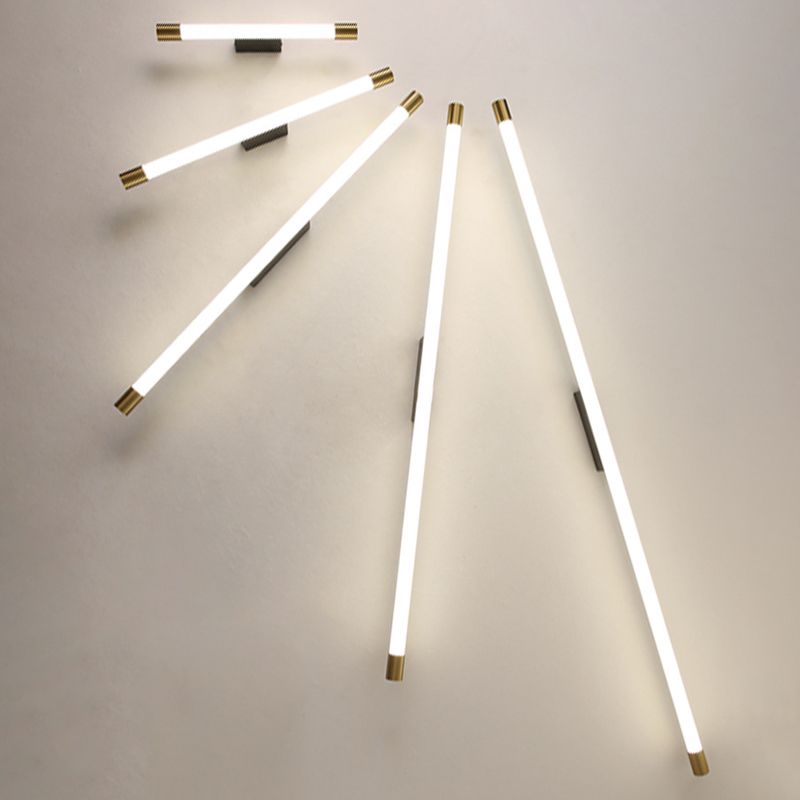 Golden Minimalist Wall Lamp for Modern Spaces