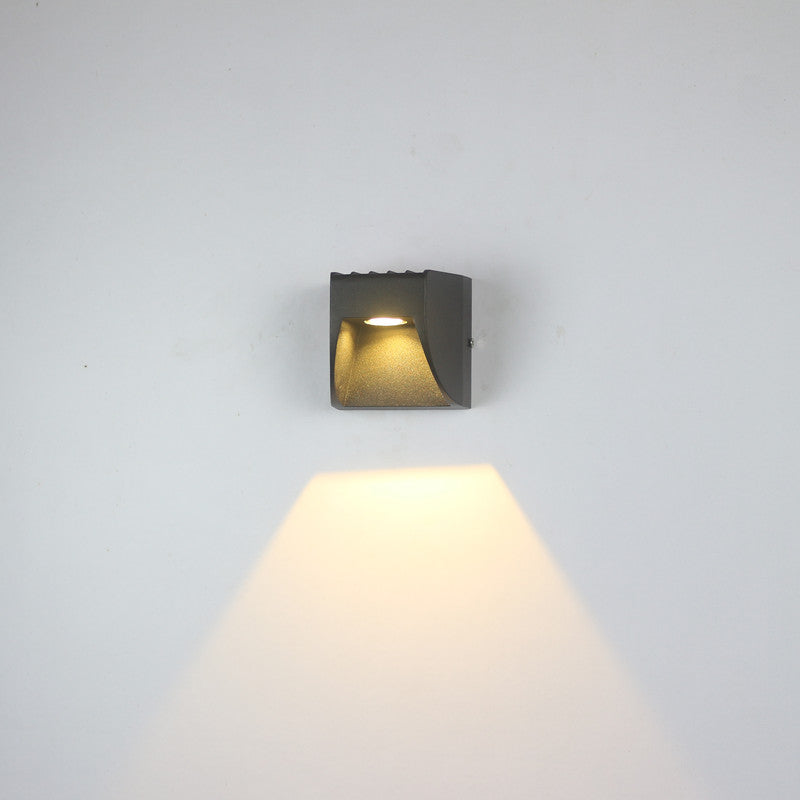 Minimalist Up Down LED Metal Outdoor Wall Lamp for Patios