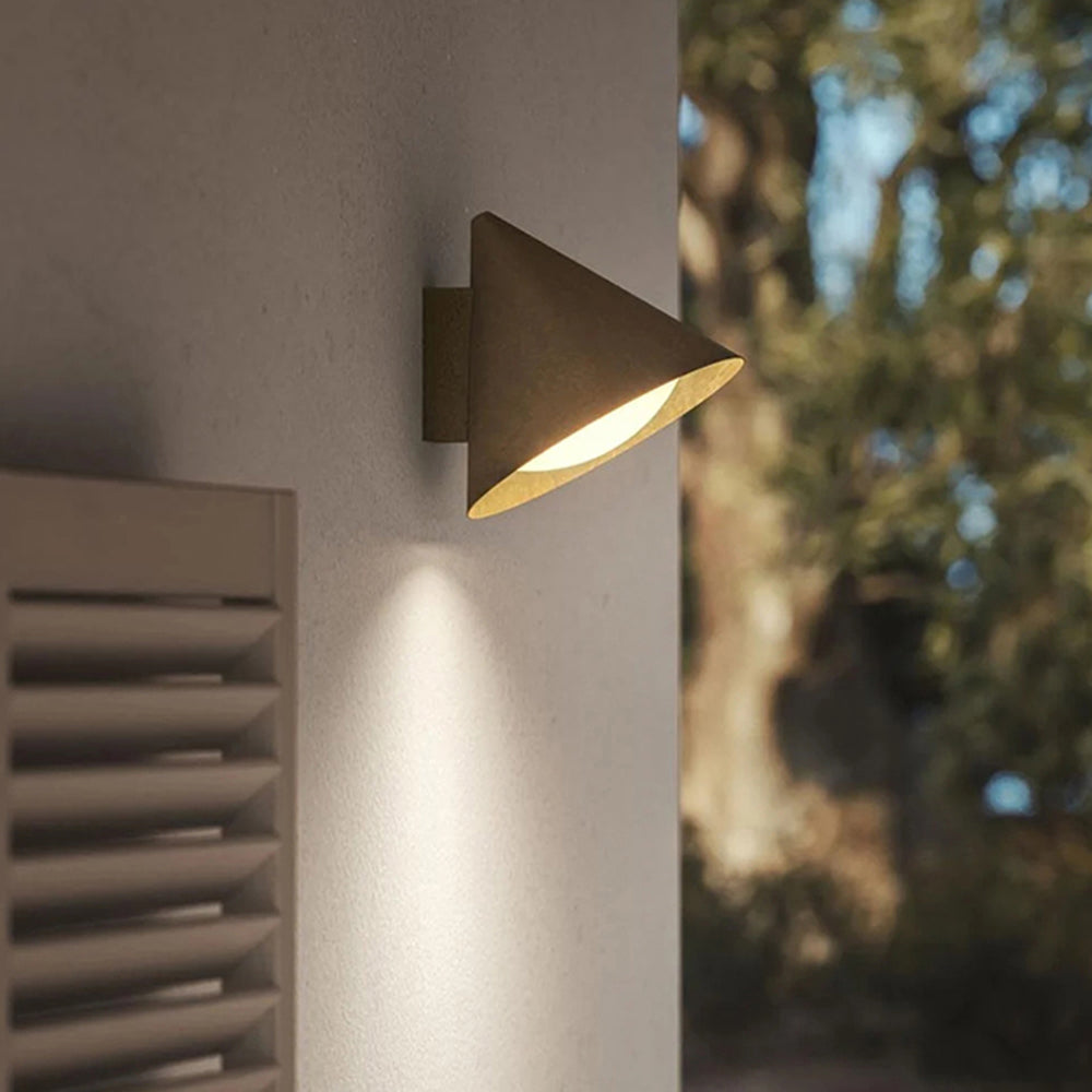 Modern Cone-Shaped Outdoor Wall Lamp – Waterproof, Black or Gold Finish